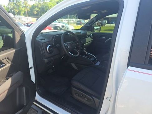 Used 2024 Chevrolet Colorado Z71 w/ Z71 Convenience Package 2 AWD/4WD image 14