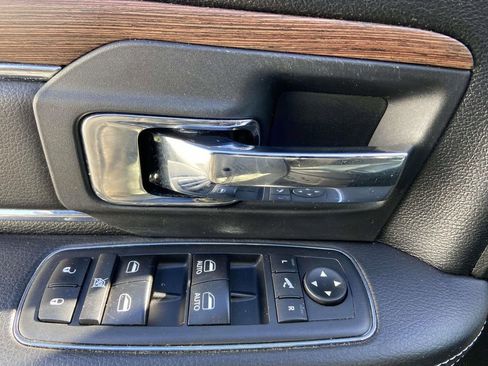 Used 2018 RAM 1500 Laramie image 15
