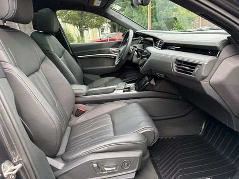 Used 2023 Audi e-tron S Prestige AWD/4WD image 32