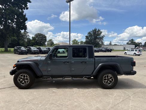 Used 2024 Jeep Gladiator Rubicon w/ Technology Group AWD/4WD image 21