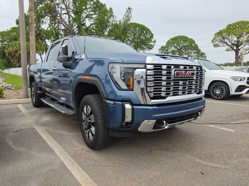 Used 2024 GMC Sierra 2500 Denali w/ Denali Reserve Package AWD/4WD image 3