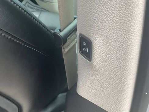 Used 2024 Chrysler Pacifica Touring-L FWD image 37