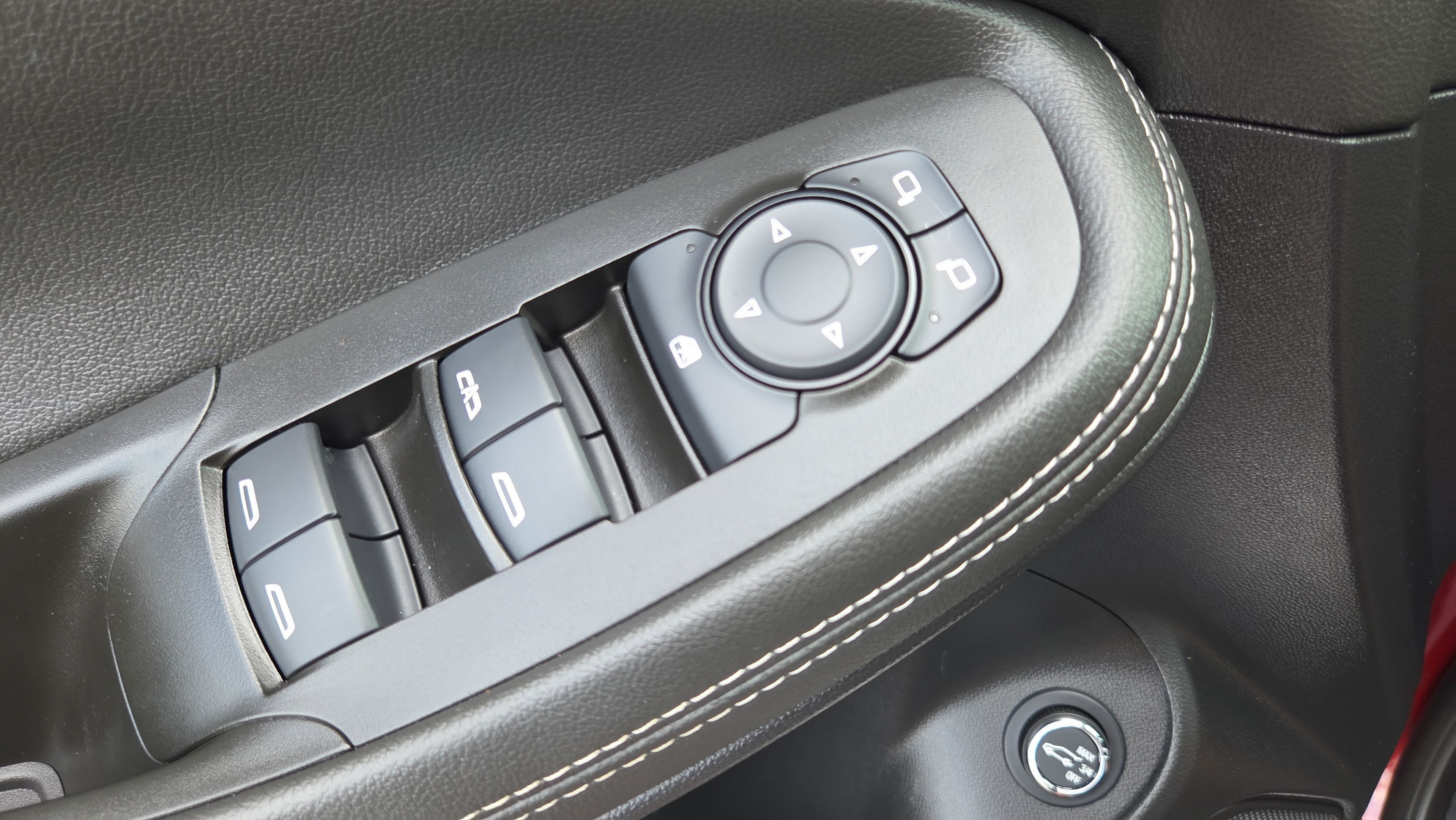 Used 2023 Buick Encore GX Essence w/ Experience Buick Package FWD image 29