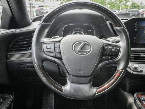 Used 2021 Lexus LS 500 w/ Interior Upgrade Package RWD image 18