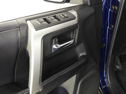 Used 2018 Toyota 4Runner SR5 Premium image 12