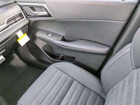 New 2025 Mitsubishi Outlander SE image 17