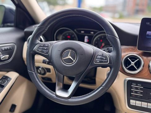 Used 2019 Mercedes-Benz GLA 250 4MATIC w/ Premium Package image 27