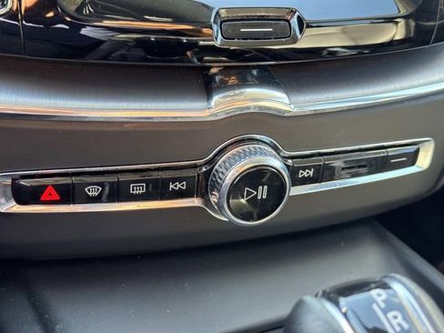 Used 2020 Volvo XC60 T5 Momentum image 27