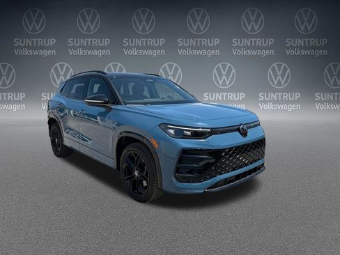 Used 2025 Volkswagen Tiguan SE R-Line AWD/4WD image 40