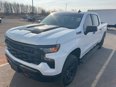 Used 2024 Chevrolet Silverado 1500 Custom Trail Boss w/ LPO, Dark Essentials Package image 3