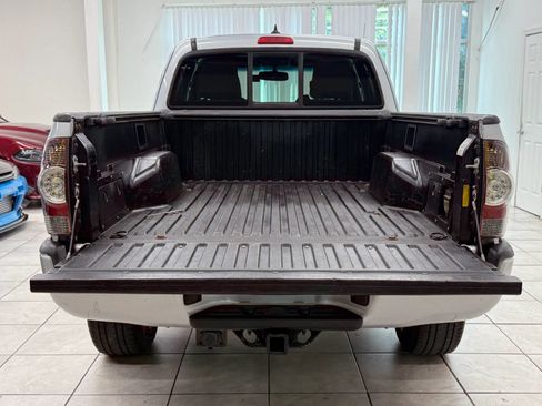 Used 2012 Toyota Tacoma 4x4 Access Cab V6 w/ TRD Sport Pkg image 19