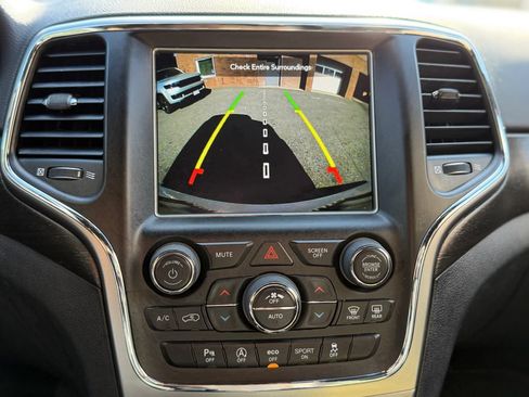 Used 2018 Jeep Grand Cherokee Altitude AWD/4WD image 30