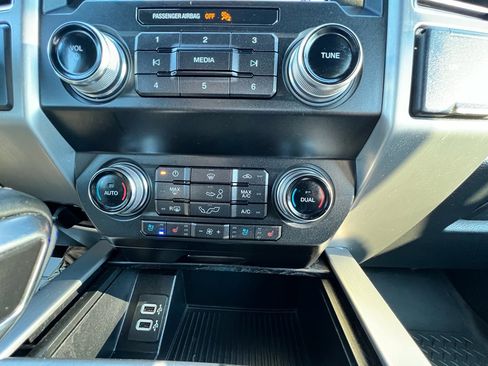 Used 2019 Ford F150 Platinum image 32