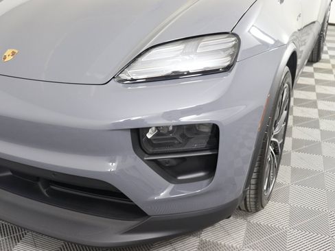 Certified 2025 Porsche Macan Electric image 10