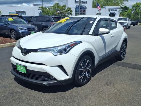 Used 2018 Toyota C-HR XLE FWD image 3