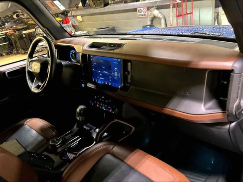 Used 2024 Ford Bronco Outer Banks image 14