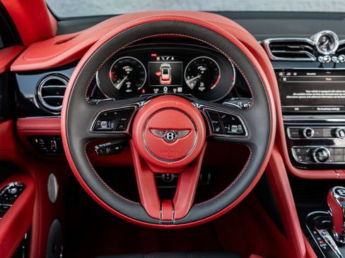 Certified 2023 Bentley Bentayga Extended Wheelbase AWD/4WD image 32