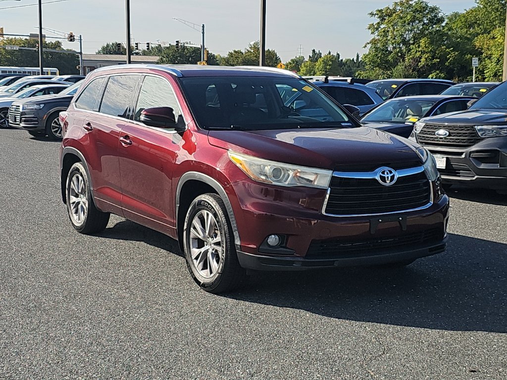 Used 2015 Toyota Highlander XLE AWD/4WD image 1
