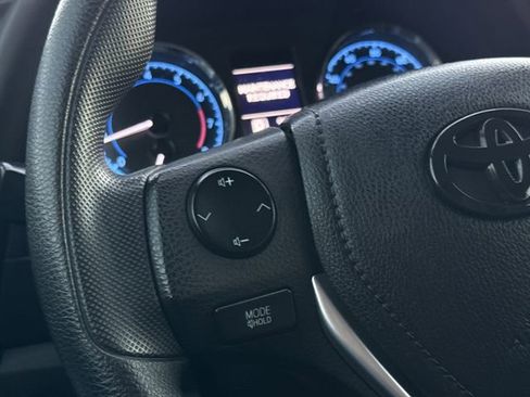 Used 2017 Toyota Corolla LE image 27