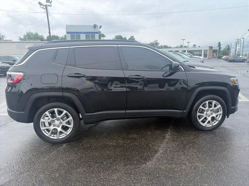 Used 2024 Jeep Compass Latitude AWD/4WD image 8
