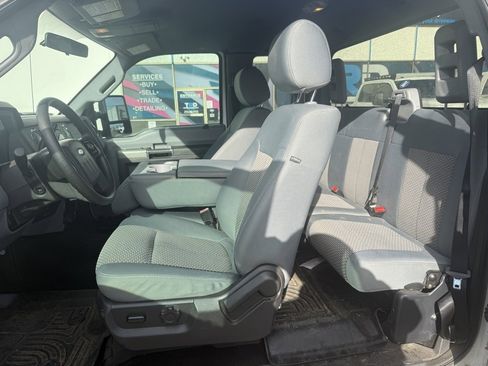 Used 2012 Ford F250 XLT w/ XLT Interior Pkg image 9