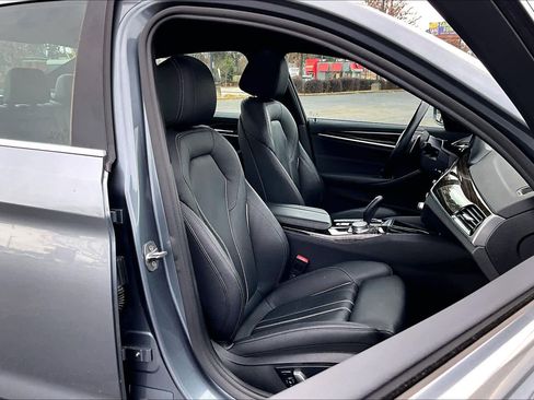 Used 2019 BMW 530i xDrive image 9