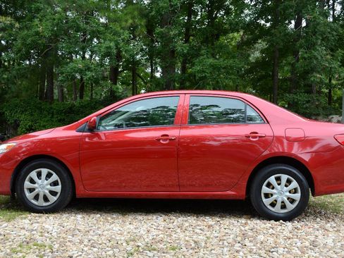 Used 2010 Toyota Corolla LE FWD image 8