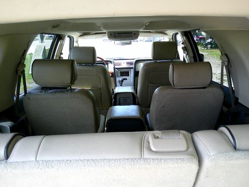 Used 2006 Lincoln Navigator Ultimate image 11