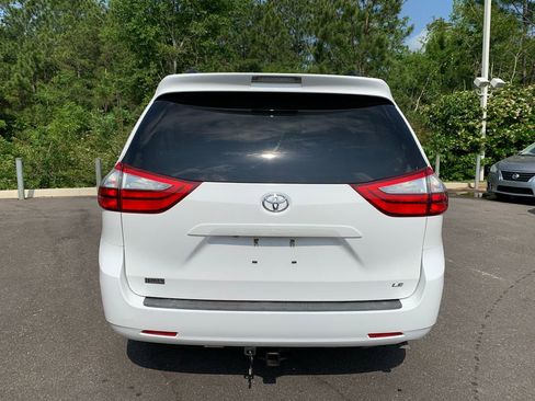 Used 2016 Toyota Sienna LE FWD image 6