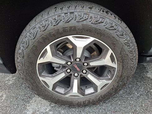 Used 2025 GMC Yukon AT4 Ultimate w/ LPO, Floor Liner Package AWD/4WD image 8