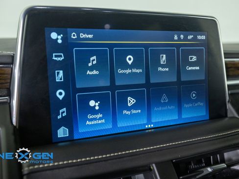 Used 2023 Chevrolet Suburban Premier AWD/4WD image 19