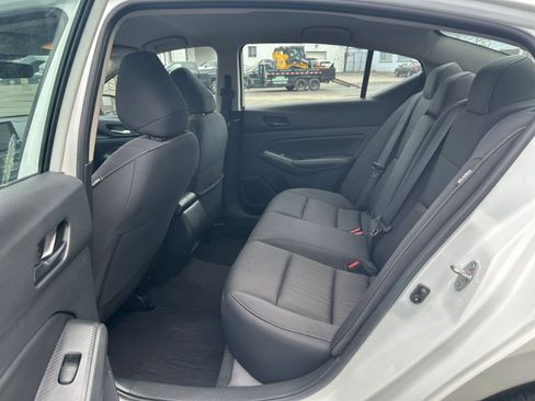 Used 2025 Nissan Altima 2.5 SV image 25