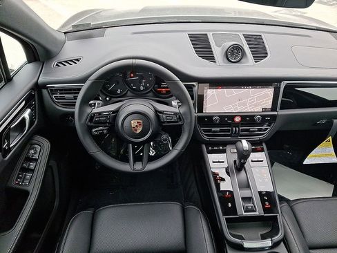 Used 2025 Porsche Macan image 13