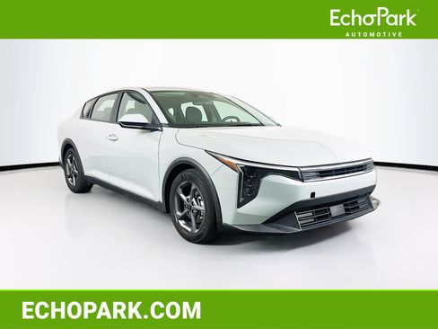 Used 2025 Kia K4 LXS image 1