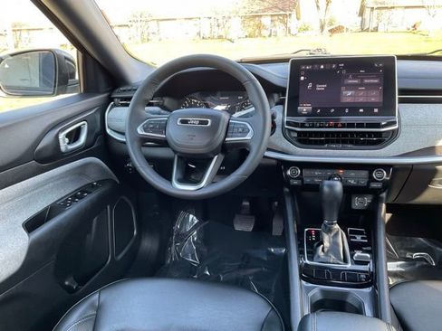 Used 2023 Jeep Compass Latitude w/ Convenience Group AWD/4WD image 23