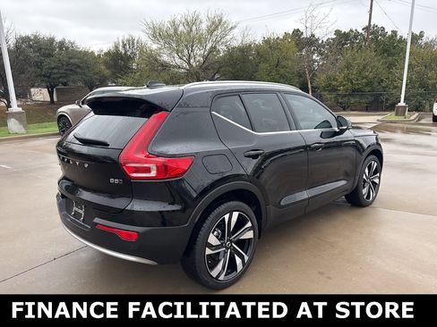 Used 2024 Volvo XC40 B5 Ultimate w/ Protection Package Premier image 5