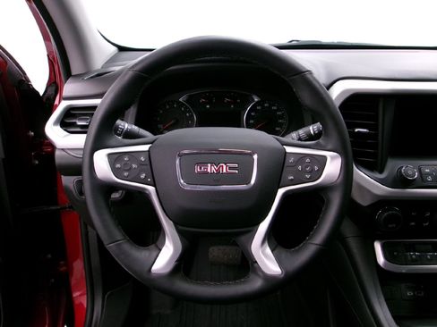 Certified 2023 GMC Acadia SLT w/ Preferred Package image 7