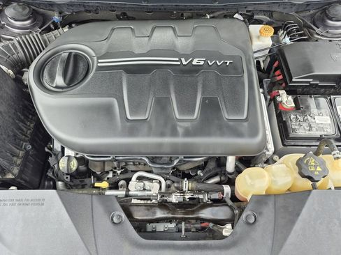 Used 2019 Jeep Cherokee Trailhawk w/ Cold Weather Group image 17