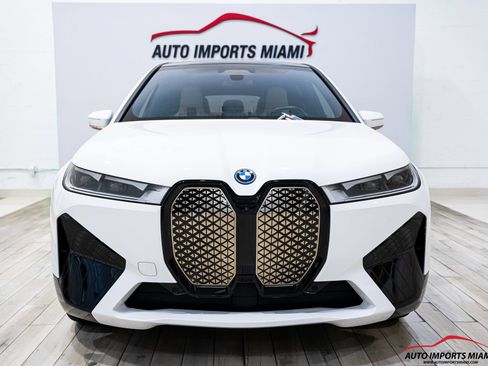 Used 2024 BMW iX xDrive50 w/ Premium Package AWD/4WD image 31
