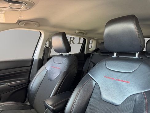 Used 2022 Jeep Compass Trailhawk AWD/4WD image 9