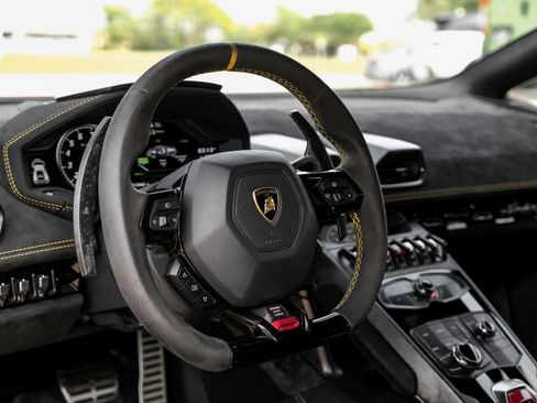 Used 2018 Lamborghini Huracan Performante image 15