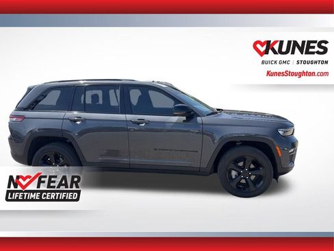 Used 2025 Jeep Grand Cherokee Limited w/ Luxury Tech Group II AWD/4WD image 9
