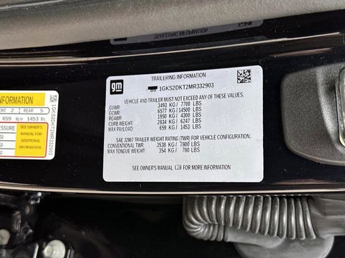 Used 2021 GMC Yukon Denali w/ Denali Premium Package image 32