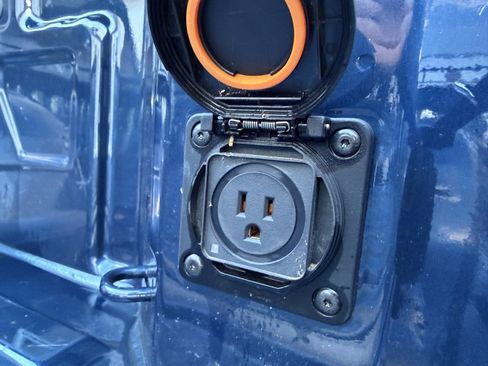 Used 2023 GMC Sierra 1500 SLE image 10