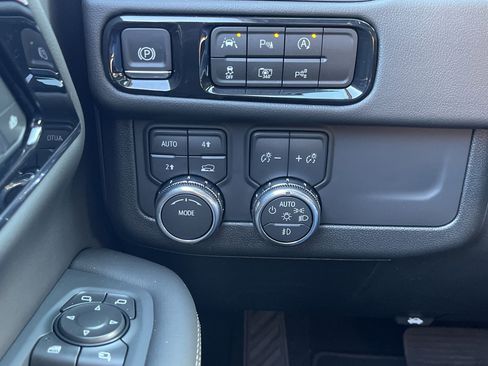 New 2026 GMC Yukon Elevation AWD/4WD image 52