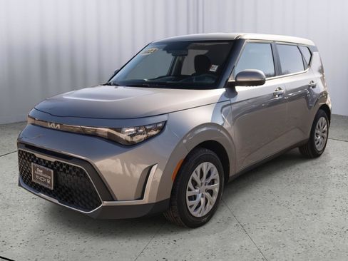 Used 2023 Kia Soul LX image 18