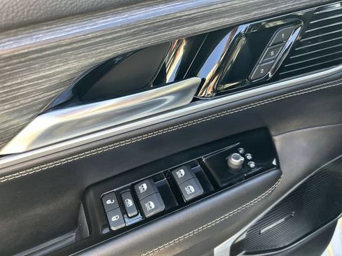 Used 2023 Jeep Wagoneer Series III w/ Premium Group I AWD/4WD image 16