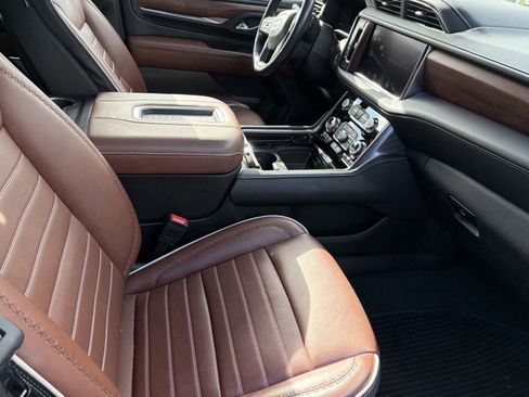 Certified 2024 GMC Yukon Denali Ultimate AWD/4WD image 9