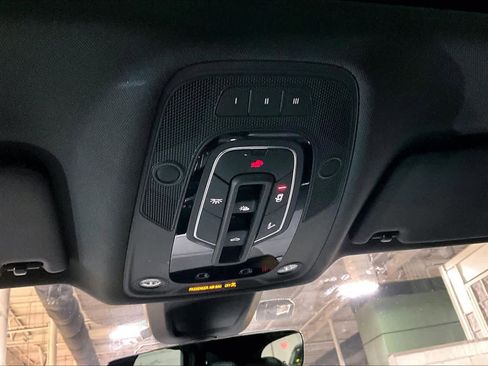 Used 2020 Audi SQ5 Premium Plus w/ Premium Plus Package image 34