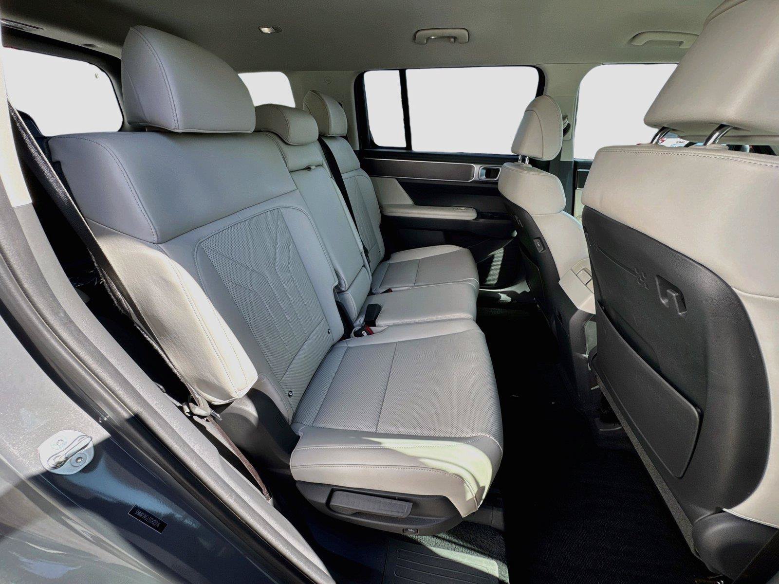 Used 2025 Hyundai Santa Fe SEL FWD image 33